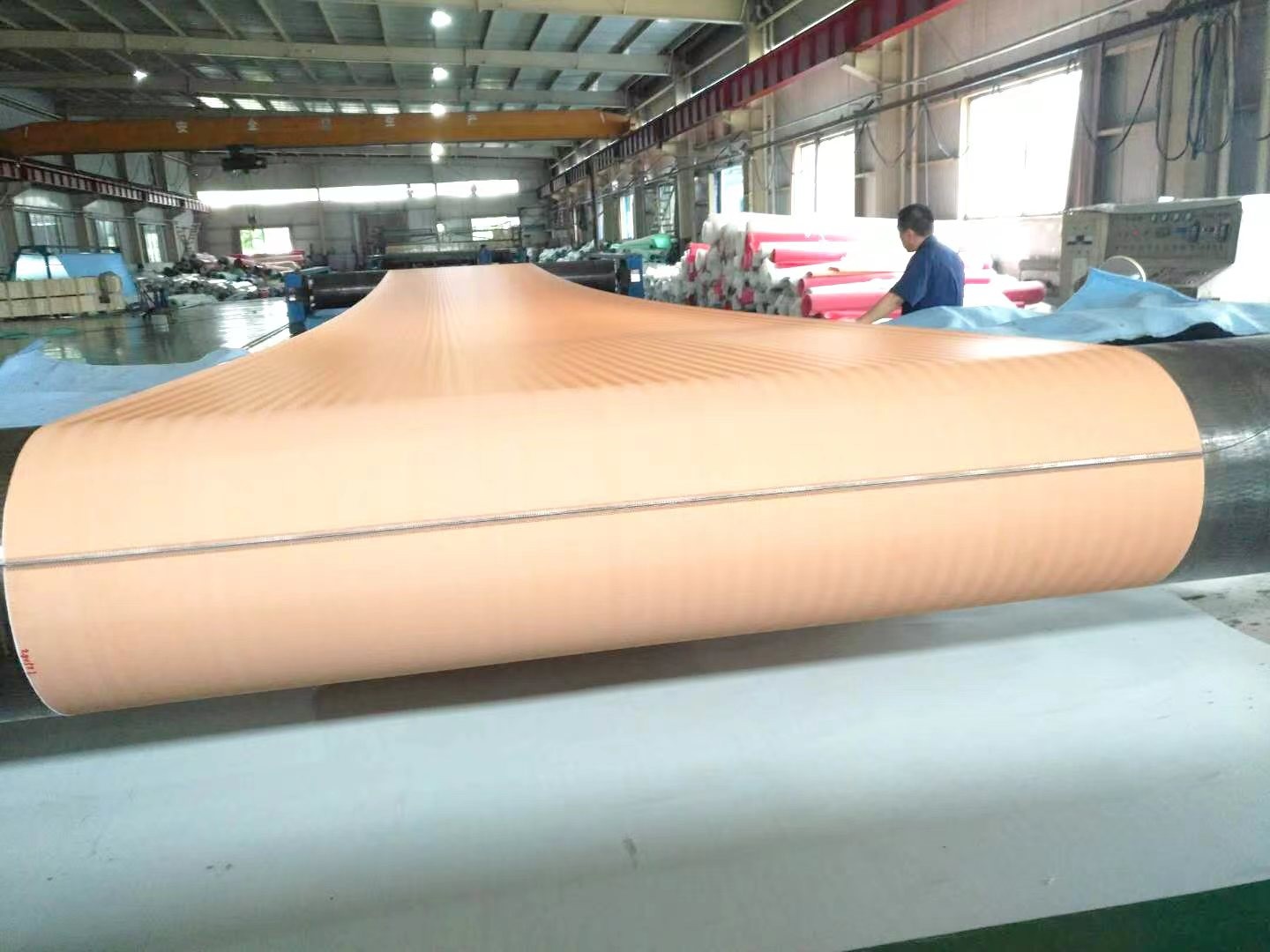 真空帶式過(guò)濾機(jī)在工作時(shí)，濾布的狀態(tài)會(huì)如何變化？